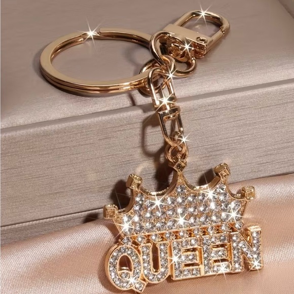 Queen Keychain Sparkling Crystal Bag/Key Charm - Picture 4 of 5